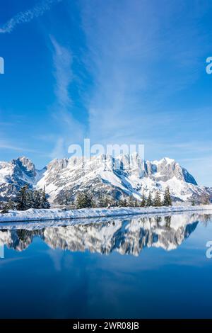 Going am Wilden Kaiser: Wilder Kaiser mountain range, pond Astbergsee, snow in Wilder Kaiser (Kaiser Mountains), Tirol, Tyrol, Austria Stock Photo