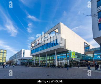 München, Munich: shopping mall Riem Arcaden, square Willy-Brandt-Platz in Oberbayern, Upper Bavaria, Bayern, Bavaria, Germany Stock Photo