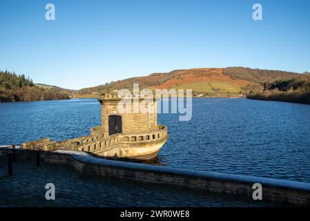 View from the dam at Ladybower reservoir in the Derwent Valley, Peak District national park, Derbshire, England, Stock Photo