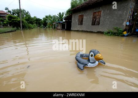 Sragen, Indonesia. 10th Mar, 2024. A swim ring floats on floodwater after heavy rain and overflow of Bengawan Solo River at Pandak village in Sragen district, Central Java, Indonesia, on March 10, 2024. Credit: Bram Selo/Xinhua/Alamy Live News Stock Photo