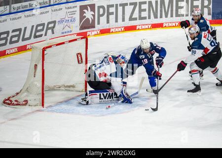 10.03.2024, DEL, Deutsche Eishockey Liga Saison 2023/24, 1. Playoff-Runde (Pre-Playoffs): Adler Mannheim gegen Nürnberg Ice Tigers (2:1). Linden Vey ( Stock Photo