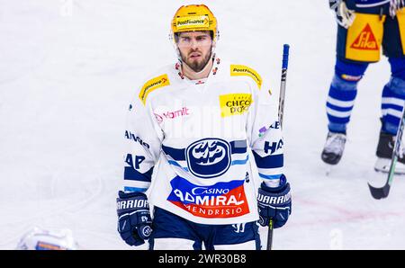 Michael Spacek, Stürmer und Topskorer HC Ambri-Piotta. (Zug, Schweiz, 27.10.2023) Stock Photo