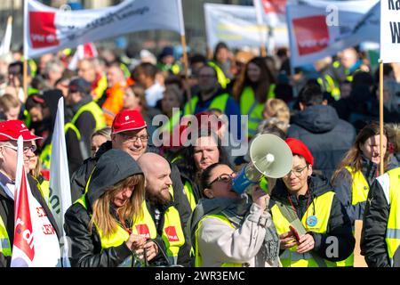 Demonstration for the warning strike of the trade union Ver.di on 8 March 2024 in Cologne, North Rhine-Westphalia, Germany Stock Photo