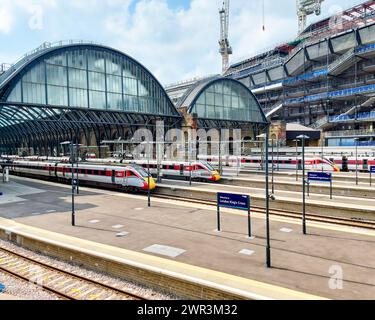 Platforms and trains at Kings Cross Station railway in London Stock Photo