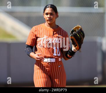 Texas utility Mia Scott (10) during an NCAA softball Women's College