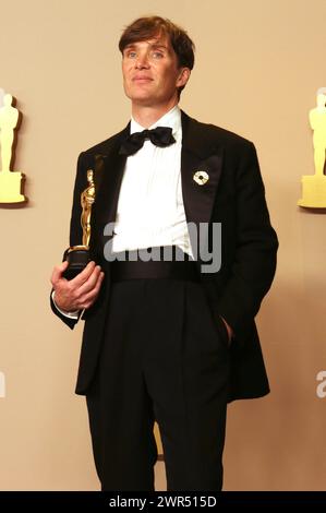 Cillian Murphy mit dem Oscar für den besten Hauptdarsteller in ...