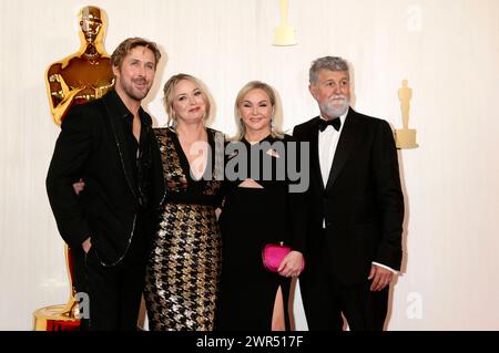 Ryan Gosling, Mandi Gosling, Donna Gosling und Valerio Attanasio bei der Oscar Verleihung 2024 / 96th Annual Academy Awards im Dolby Theatre. Los Angeles, 10.03.2024 *** Ryan Gosling, Mandi Gosling, Donna Gosling and Valerio Attanasio at the 2024 96th Annual Academy Awards at the Dolby Theatre Los Angeles, 10 03 2024 Foto:xJ.xBlocx/xFuturexImagex oscars 0832 Stock Photo