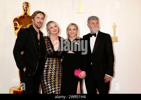 Ryan Gosling, Mandi Gosling, Donna Gosling und Valerio Attanasio bei der Oscar Verleihung 2024 / 96th Annual Academy Awards im Dolby Theatre. Los Angeles, 10.03.2024 Stock Photo