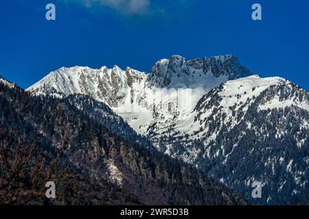 The snow-capped peaks of the Belledonne Chain of the French Dauphiné in Savoy. Les Grands Moulins, Le Trois Dames, Le Fort. Savoie, France Stock Photo