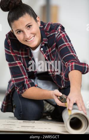Young women refurbishing their apartment Stock Photo - Alamy