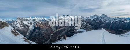 Mount Everest, Nuptse, Lhotse with South Face wall, Makalu, Chamlang beautiful panoramic shot of a High Himalayas from Mera peak high camp site at 580 Stock Photo