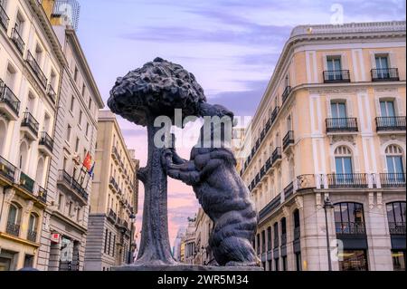 El Oso y el Madrono, The Bear and the Strawberry Tree, symbol of Madrid, Spain Stock Photo