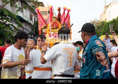 March 10, 2024, Bangkok, Thailand: Believers parade a statue replica of Chao Mae Lim Ko Niao god, a deity and sacred object that people respect In front of Poh Teck Tung Foundation in Bangkok on March 10, 2024. (Credit Image: © Teera Noisakran/Pacific Press via ZUMA Press Wire) EDITORIAL USAGE ONLY! Not for Commercial USAGE! Stock Photo