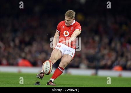 Cardiff, UK. 10th Mar, 2024. Sam Costelow of Wales kicks a conversion. Guinness Six Nations championship 2024 match, Wales v France at the Principality Stadium in Cardiff on Sunday 10th March 2024. pic by Andrew Orchard/Andrew Orchard sports photography/ Alamy Live News Credit: Andrew Orchard sports photography/Alamy Live News Stock Photo