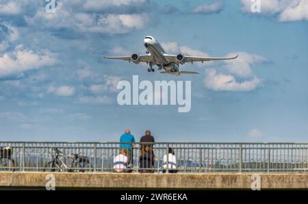 Ein Airbus A350-941 von Lufthansa startet vom Flughafen München. Registration D-AIXG. (München, Deutschland, 26.05.2022) Stock Photo