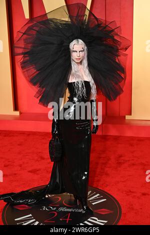 Julia Fox arriving at the Vanity Fair Oscar Party held at the Wallis ...