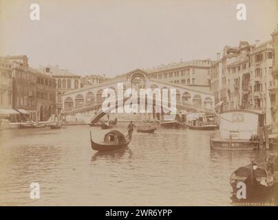 View of the Rialto Bridge in Venice, Ponte di Rialto (title on object), Venezia (series title on object), anonymous, Venice, 1851 - 1900, paper, albumen print, height 190 mm × width 258 mm, photograph Stock Photo