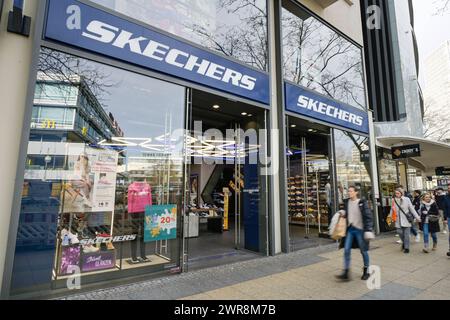 Skechers Sportschuhe, Geschäft, Tauentzienstraße, Charlottenburg, Berlin, Deutschland *** Skechers sports shoes, store, Tauentzienstraße, Charlottenburg, Berlin, Germany Stock Photo