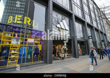 Adidas Flagship Store, Sportartikel, Geschäft, Tauentzienstraße, Charlottenburg, Berlin, Deutschland *** Adidas flagship store, sporting goods, store, Tauentzienstraße, Charlottenburg, Berlin, Germany Stock Photo