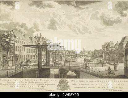 View of the Bierkade in The Hague, View of the Groote Bierkade / Vuë & perspective du Grande Bierkade (title on object), Eighteen views in and around The Hague (Besoet / Scheurleer) (series title), View of the Bierkade in The Hague . In the foreground the Wagenbrug and in the background the Diaconie Old Women's and Children's Home. Below the performance the title and dedication in Dutch and French, with the family coat of arms of The Hague mayor Adriaan van der Goes in the middle. Print from a series of eighteen views in and around The Hague ., print maker: Iven Besoet Stock Photo