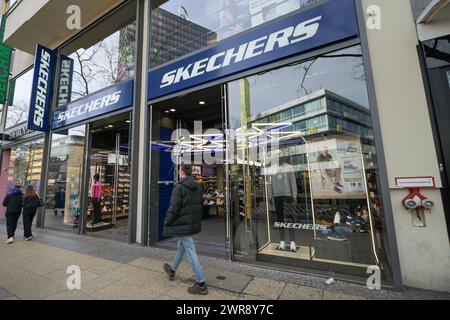 Skechers Sportschuhe, Geschäft, Tauentzienstraße, Charlottenburg, Berlin, Deutschland *** Skechers sports shoes, store, Tauentzienstraße, Charlottenburg, Berlin, Germany Stock Photo