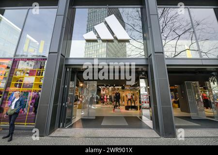 Adidas Flagship Store, Sportartikel, Geschäft, Tauentzienstraße, Charlottenburg, Berlin, Deutschland *** Adidas flagship store, sporting goods, store, Tauentzienstraße, Charlottenburg, Berlin, Germany Stock Photo