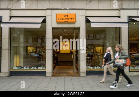 Budapester Schuhe, Kurfürstendamm, Charlottenburg, Berlin, Deutschland *** Budapester Schuhe, Kurfürstendamm, Charlottenburg, Berlin, Germany Stock Photo