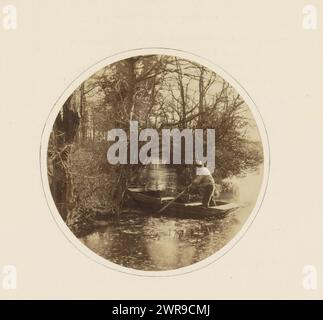 Man on a rowing boat at the shore of a lake, William Morris Grundy, Sutton (Greater London), c. 1851 - in or before 1861, photographic support, albumen print, height 76 mm × width 76, photograph Stock Photo