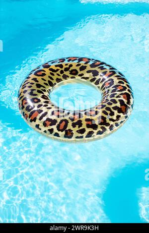 Leopard inflatable in swimming pool Stock Photo - Alamy