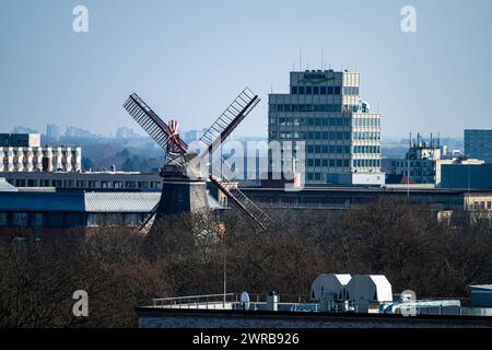 Bremen, Blick auf die Mühle in den Wallanlagen, von hinten 09.03.2024, Bremen Mitte Freie Hansestadt Bremen Deutschland *** Bremen, View of the mill in the ramparts, from behind 09 03 2024, Bremen center Free Hanseatic City of Bremen Germany Bremen uÌber den DaÌchern 9.3.24 LR-8755 Stock Photo