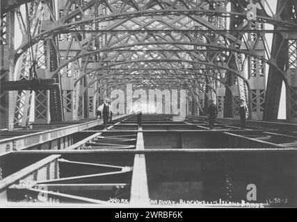 Work in roadway, Blackwell's Island Bridge, Bridge under construction, New York City., 1907., Bridge construction, New York (State), New York, 1900-1910, Photographic prints, 1900-1910., Photographic prints, 1900-1910, 1 photographic print Stock Photo