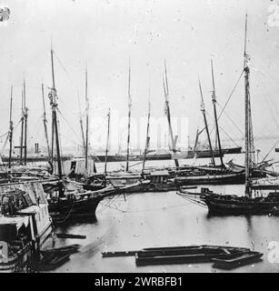 View of transports, barges, etc., City Point, Virginia, between 1861 and 1865, Harbors, Virginia, Hopewell, 1860-1870, Photographic prints, 1860-1870., Photographic prints, 1860-1870, 1 photographic print Stock Photo