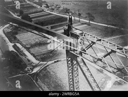 Working on top of Blackwell's Island bridge, Two men working on top of Blackwell's Island bridge, during construction, New York City., 1907., Bridges, New York (State), New York, 1900-1910, Photographic prints, 1900-1910., Photographic prints, 1900-1910, 1 photographic print Stock Photo