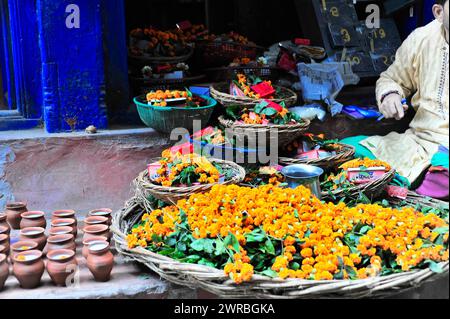 Stall selling flowers, clay pots and fruit at a street market, Varanasi, Uttar Pradesh, India Stock Photo