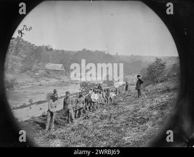 Jericho Mills, Va. Party of the 50th New York Engineers building a road on the south bank of the North Anna, with a general headquarters wagon train crossing the pontoon bridge, Photograph from the main eastern theater of war, Grant's Wilderness Campaign, May-June 1864., O'Sullivan, Timothy H., 1840-1882, photographer, 1864 May 24., United States, History, Civil War, 1861-1865, Military personnel, Glass negatives, 1860-1870, Stereographs, 1860-1870, 1 negative: glass, stereograph, wet collodion, 4 x 10 in Stock Photo