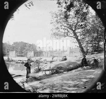 Richmond, Virginia. Ruins of Richmond & Danville Railroad bridge: the city beyond, 1865 Apr., United States, History, Civil War, 1861-1865, Glass negatives, 1860-1870, Stereographs, 1860-1870, 1 negative: glass, stereograph, wet collodion, 4 x 10 in Stock Photo