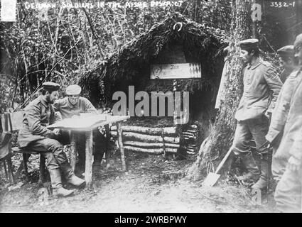 German soldiers in the Aisne District, Photograph shows German soldiers with a shelter in the Aisne District, France during World War I., 1914 Dec. 26, World War, 1914-1918, Glass negatives, 1 negative: glass Stock Photo