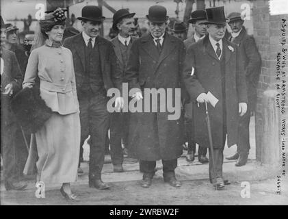 Asquith & Wife at Armstrong Works, Lord Mayor of Newcastle on right, Photograph shows Margot Asquith (1864-1945) (left) with her husband Lord Asquith (1852-1928) (second from right), accompanying John Fitzgerald, Lord Mayor of Newcastle (right) at Armstrong-Whitmowth & Co. in Elswick, Newcastle upon Tyne., 1915, Glass negatives, 1 negative: glass Stock Photo