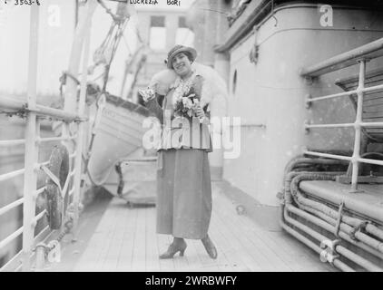 Lucrezia Bori, Photograph shows Spanish operatic soprano Lucrezia Bori (given name Lucrecia Borja y González de Riancho) (1887-1960)., between ca. 1910 and ca. 1915, Glass negatives, 1 negative: glass Stock Photo