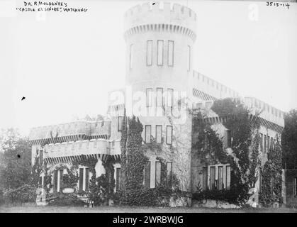 Dr. R. Moldenke's 'Castle Elsinore', Watchung, Photograph shows Castle Elsinore, the home of metallurgist Dr. Richard Moldenke in Watchung, New Jersey. The building burned in 1969., between ca. 1910 and ca. 1915, Glass negatives, 1 negative: glass Stock Photo