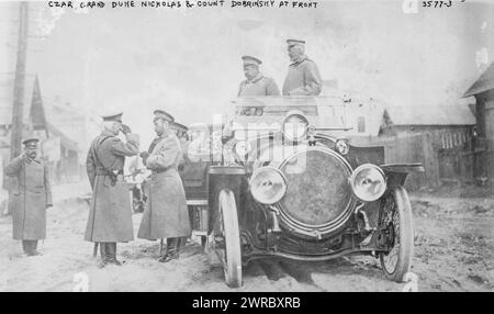 Czar, Grand Duke Nicholas and Count Dobrinsky at front, Photograph shows Russian emperor Nicholas II (1868-1918) standing next to a car with Russian general Grand Duke Nikolay Nikolayevich Romanov (1856-1929) who is standing in the car, during World War I., between 1914 and ca. 1915, World War, 1914-1918, Glass negatives, 1 negative: glass Stock Photo