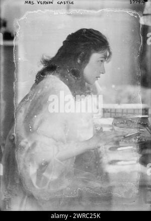 Mrs. Vernon Castle, Photograph shows ballroom dancer Irene (Foote) Castle (1893-1969) who taught and danced with her husband, Vernon Castle (1887-1918)., between ca. 1915 and ca. 1920, Glass negatives, 1 negative: glass Stock Photo