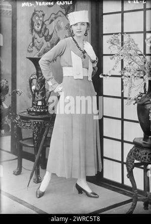 Mrs. Vernon Castle, Photograph shows ballroom dancer Irene (Foote) Castle (1893-1969) who taught and danced with her husband, Vernon Castle (1887-1918)., Glass negatives, 1 negative: glass Stock Photo