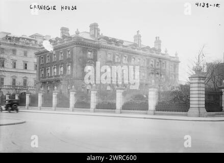 Carnegie House, Photograph shows the mansion home of Andrew Carnagie, at 91st Street and Fifth Avenue, now the Cooper-Hewitt Design Museum, New York City., between ca. 1915 and ca. 1920, Glass negatives, 1 negative: glass Stock Photo