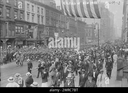 Kilties in New York, Photograph shows Canadian Highlander soldiers and band marching in New York City. The Highlander regiments were in the United States in July of 1917 for 'British Recruiting Week' which encouraged enlistment in World War I., 1917 July, World War, 1914-1918, Glass negatives, 1 negative: glass Stock Photo