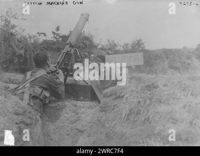British machine gun, Photograph shows two British soldiers with a Vickers anti-aircraft machine gun during World War I., 1917, World War, 1914-1918, Glass negatives, 1 negative: glass Stock Photo