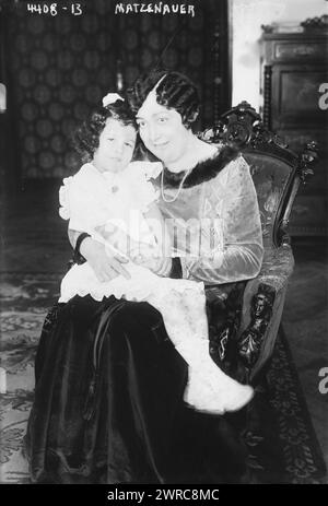 Matzenauer, Photograph shows mezzo-soprano opera singer Margaret Matzenauer (Margarete Matzenauer or Margarethe Matzenaur) (1881-1963) with her daughter Adrienne Matzenauer (also known as Adrienne Fontana) (1914-2010)., between ca. 1915 and ca. 1920, Glass negatives, 1 negative: glass Stock Photo