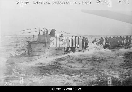 WW1 1917 photo USS Fanning surrendered German submariner from U-52