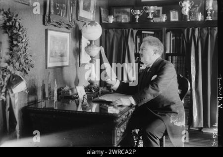 V. Herbert, Photograph shows composer and cellist Victor August Herbert (1859-1924) who was one of the founders of the American Society of Composers, Authors, and Publishers (ASCAP)., between ca. 1915 and ca. 1920, Glass negatives, 1 negative: glass Stock Photo