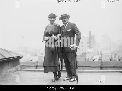 Caruso & wife, Photograph shows Italian tenor opera singer Enrico Caruso (1873-1921) and his wife, the former Miss Dorothy Park Benjamin (1893-1955)., 1918, Glass negatives, 1 negative: glass Stock Photo